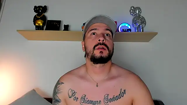 Snapshot of camilo_restrepo21 chatting on 01.21.25 camilo restrepo21 online show from 01.21.25