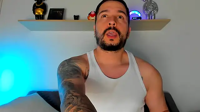 Snapshot of camilo_restrepo21 chatting on 02.14.25 camilo restrepo21 online show from 02.14.25