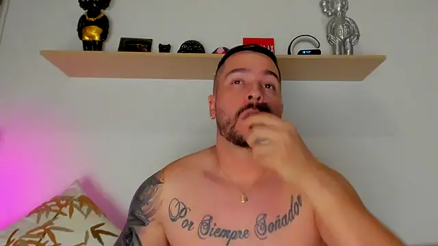 Snapshot of camilo_restrepo21 chatting on 10.11.25 camilo restrepo21 online show from 10.11.25