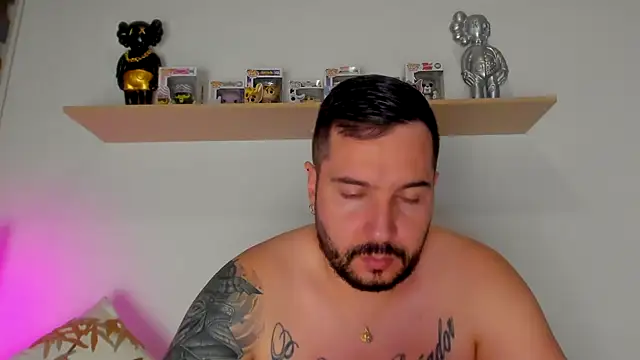 Snapshot of camilo_restrepo21 chatting on 10.21.25 camilo restrepo21 online show from 10.21.25