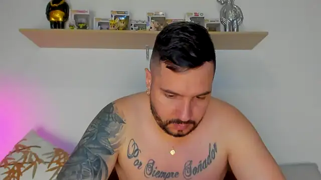 Snapshot of camilo_restrepo21 chatting on 10.26.25 camilo restrepo21 online show from 10.26.25