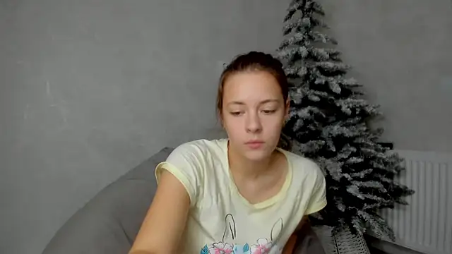 Snapshot of why_again_me chatting on 12.14.24 why again me online show from 12.14.24