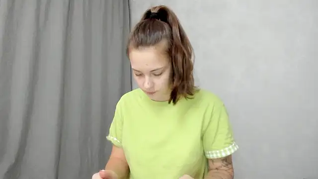 Snapshot of why_again_me chatting on 02.04.26 why again me online show from 02.04.26