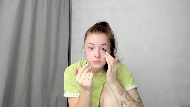 Snapshot of why_again_me chatting on 02.13.26 why again me online show from 02.13.26