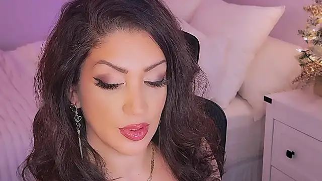 Snapshot of Wonderful_Woman chatting on 12.19.25 Wonderful Woman online show from 12.19.25