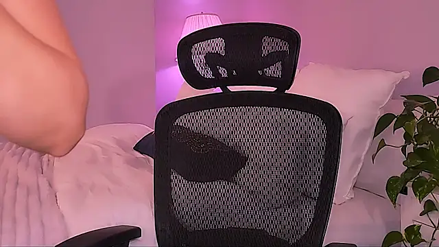 Wonderful Woman online show from 03.26.26