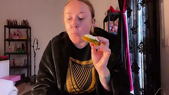 kisicaxx online show from 11.26.25