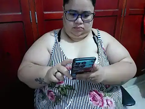 Snapshot of hotlesby4uxxx chatting on 06.18.26 hotlesby4uxxx online show from 06.18.26