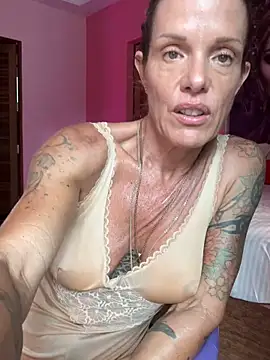 Snapshot of mommyselenafit_ chatting on 02.19.26 mommyselenafit online show from 02.19.26