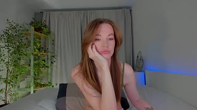 Snapshot of Masha_01 chatting on 10.14.25 Masha 01 online show from 10.14.25
