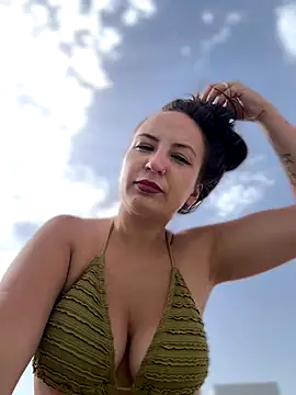 Snapshot of itsCassie chatting on 10.12.25 itsCassie online show from 10.12.25