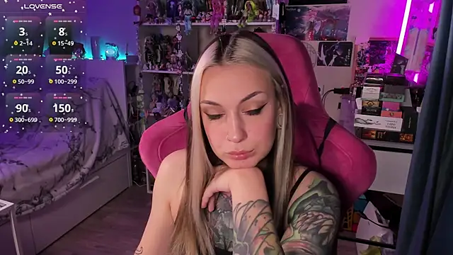 ChloeKohaku online show from 11.25.25