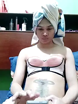 QueenSoreal online show from 12.05.25