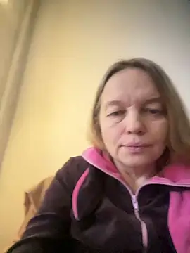 Snapshot of Susanel chatting on 12.15.24 Susanel online show from 12.15.24