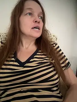 Snapshot of Susanel chatting on 07.30.26 Susanel online show from 07.30.26