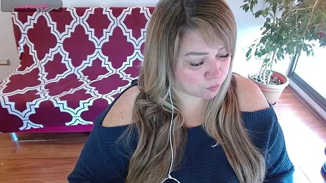 Snapshot of bella_savati chatting on 03.11.25 bella savati online show from 03.11.25