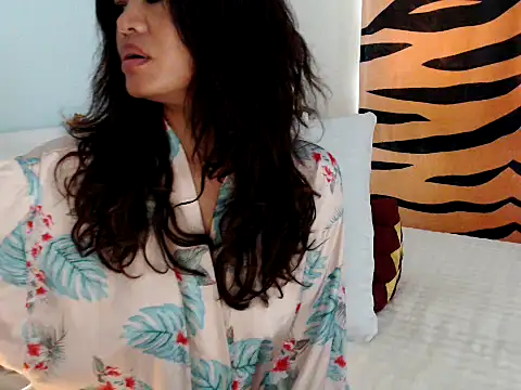 Snapshot of nareethai chatting on 12.21.25 nareethai online show from 12.21.25