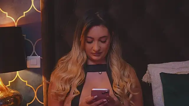 YaaraCollins online show from 12.13.24