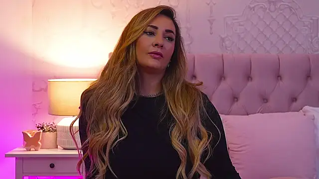 YaaraCollins online show from 11.26.25