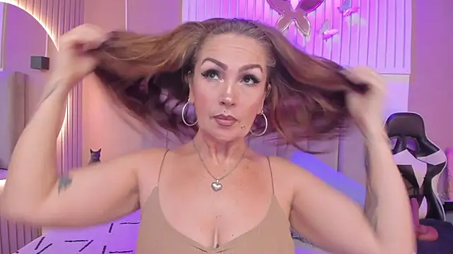 Snapshot of chantall1375 chatting on 06.10.26 chantall1375 online show from 06.10.26