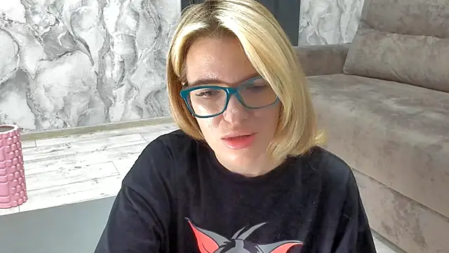 Snapshot of succubus chatting on 04.28.26 succubus online show from 04.28.26