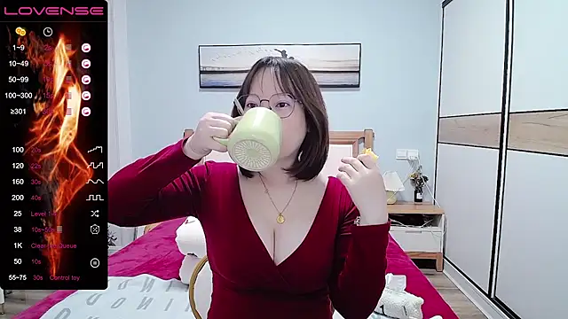Snapshot of DianaYz chatting on 03.18.25 DianaYz online show from 03.18.25