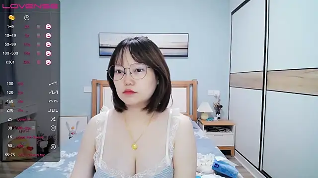 Snapshot of DianaYz chatting on 09.19.25 DianaYz online show from 09.19.25