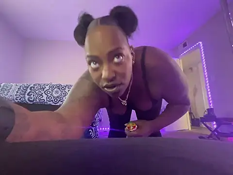 Snapshot of ChocolateTingz chatting on 12.13.24 ChocolateTingz online show from 12.13.24