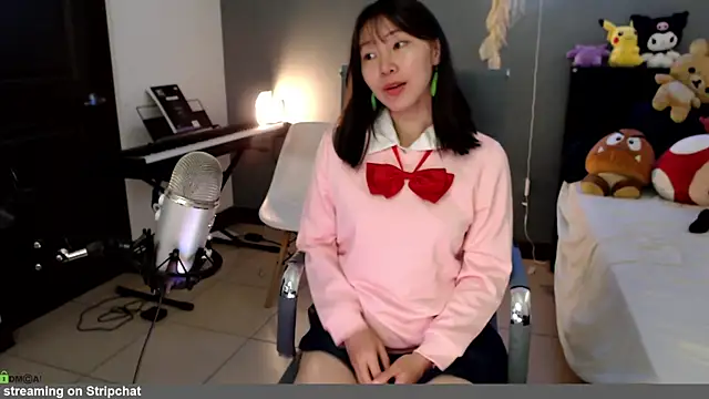Snapshot of minarocket_ chatting on 05.15.26 minarocket online show from 05.15.26