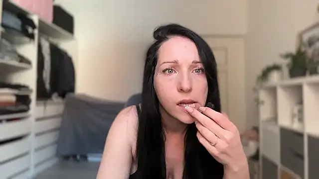 Viola Beck online show from 02.15.26