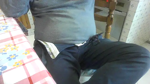 Snapshot of polloiw chatting on 11.18.25 polloiw online show from 11.18.25