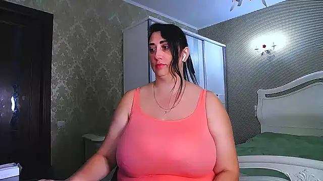 Evelyn Shy online show from 12.25.24