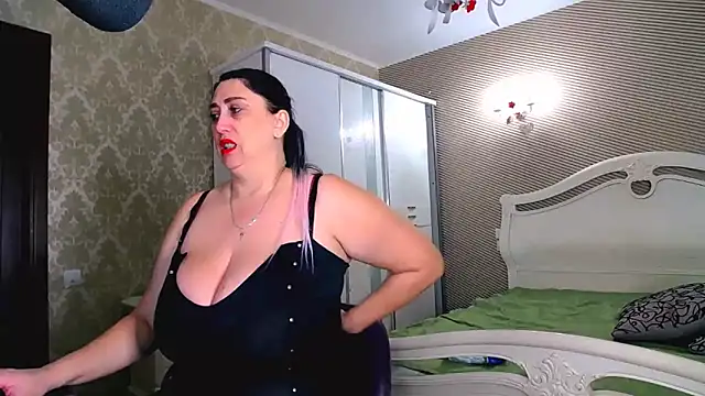 Evelyn Shy online show from 01.07.25