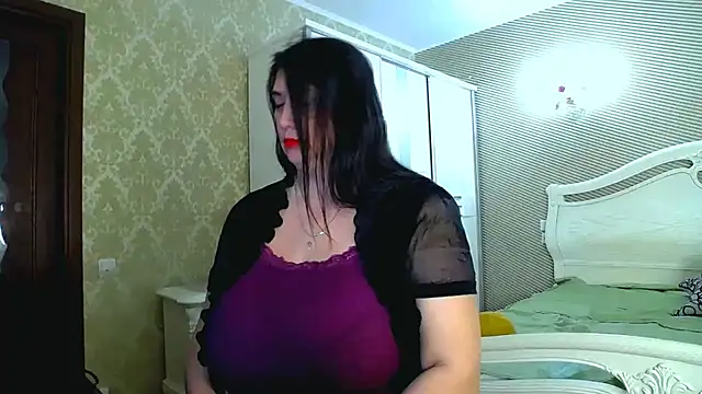 Evelyn Shy online show from 02.20.25