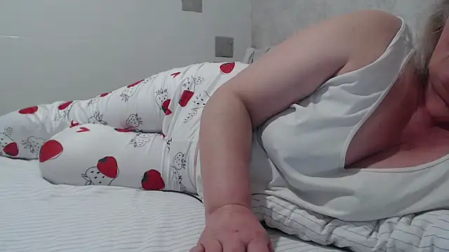 Miss Night21 online show from 02.26.25