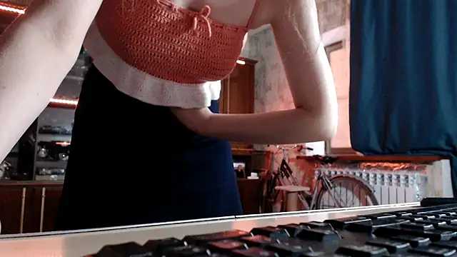 Snapshot of pa1e_pr1ncess chatting on 05.17.26 pa1e pr1ncess online show from 05.17.26