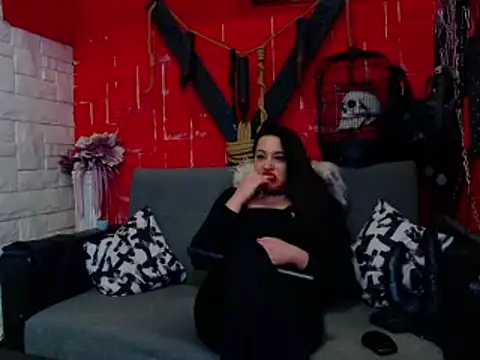 Snapshot of MistressRachelle chatting on 01.28.25 MistressRachelle online show from 01.28.25