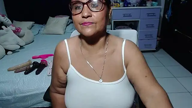 Snapshot of pervert_mommy_ chatting on 05.16.26 pervert mommy online show from 05.16.26