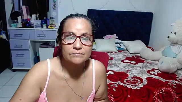Snapshot of pervert_mommy_ chatting on 05.20.26 pervert mommy online show from 05.20.26