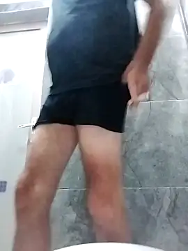 Snapshot of Bigutt73 chatting on 02.12.25 Bigutt73 online show from 02.12.25