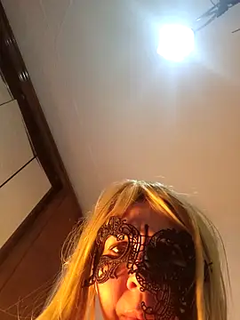 Snapshot of LAURAFOCOSA chatting on 02.15.25 LAURAFOCOSA online show from 02.15.25