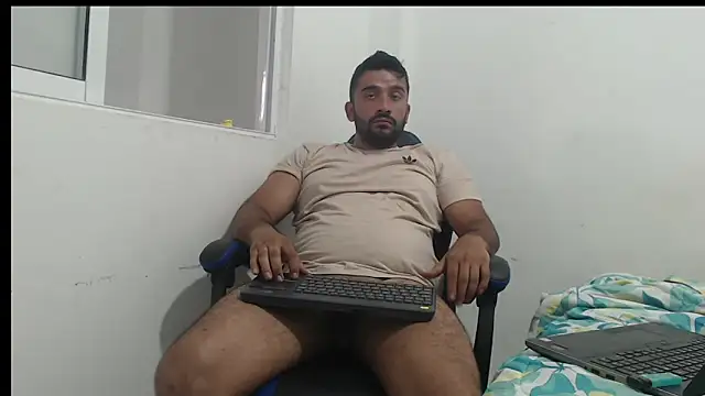 Snapshot of big_tommy69 chatting on 03.29.26 big tommy69 online show from 03.29.26