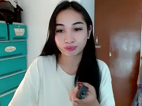 SweetLilly 18 online show from 12.23.24