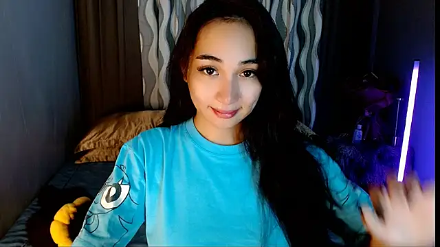 Snapshot of SweetLilly_18 chatting on 04.26.26 SweetLilly 18 online show from 04.26.26