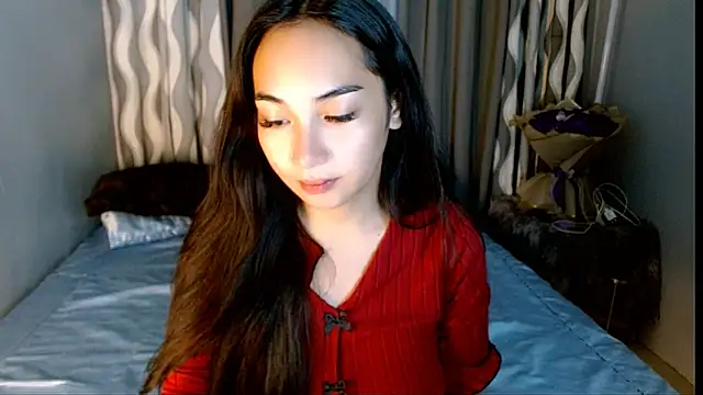 Snapshot of SweetLilly_18 chatting on 05.17.26 SweetLilly 18 online show from 05.17.26