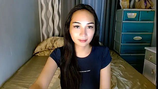 Snapshot of SweetLilly_18 chatting on 06.01.26 SweetLilly 18 online show from 06.01.26
