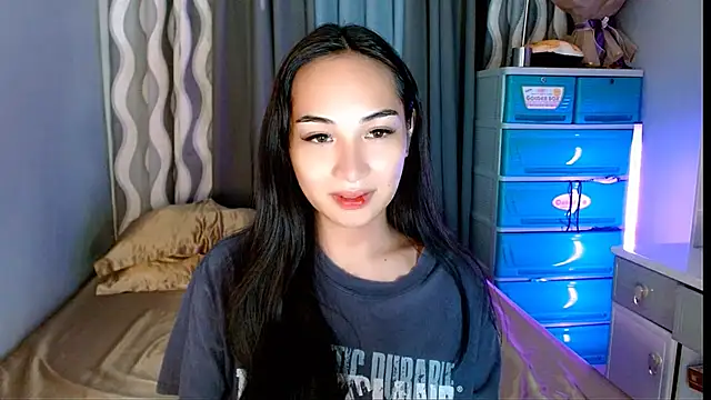 Snapshot of SweetLilly_18 chatting on 06.03.26 SweetLilly 18 online show from 06.03.26