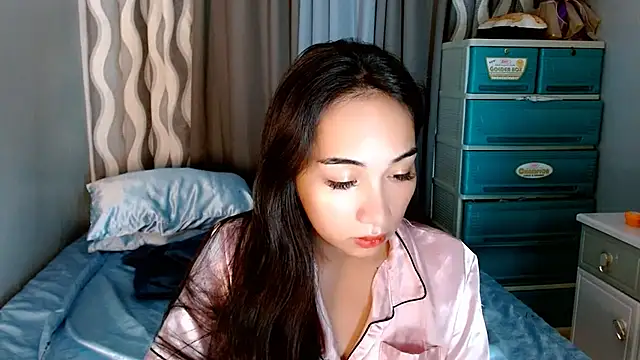 Snapshot of SweetLilly_18 chatting on 06.17.26 SweetLilly 18 online show from 06.17.26