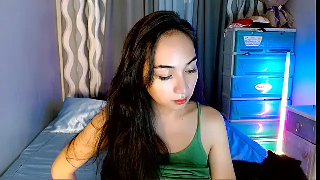 Snapshot of SweetLilly_18 chatting on 06.19.26 SweetLilly 18 online show from 06.19.26