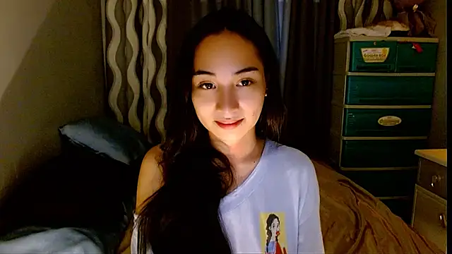 Snapshot of SweetLilly_18 chatting on 06.29.26 SweetLilly 18 online show from 06.29.26